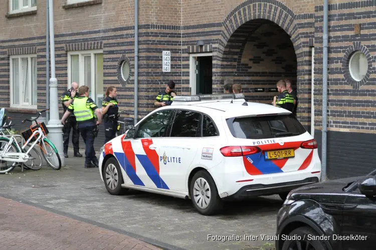 Zwaargewonde man belt aan bij woning in Spaarndammerbuurt