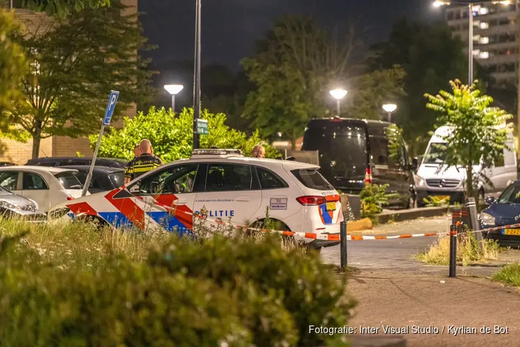 Politieonderzoek in parkje in Amsterdam-Zuidoost vanwege schietincident