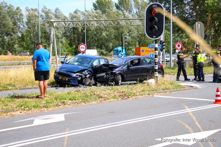 Veel schade bij ongeluk op Zuiderzeeweg