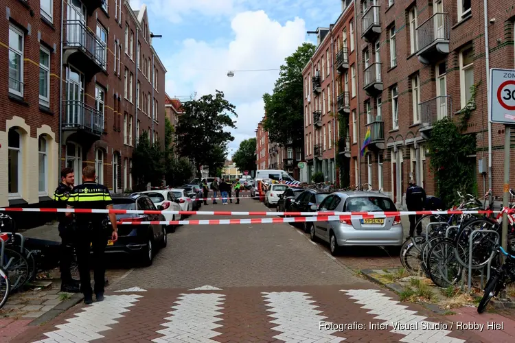 Meerdere aanhoudingen na valpartij uit appartement in Amsterdam