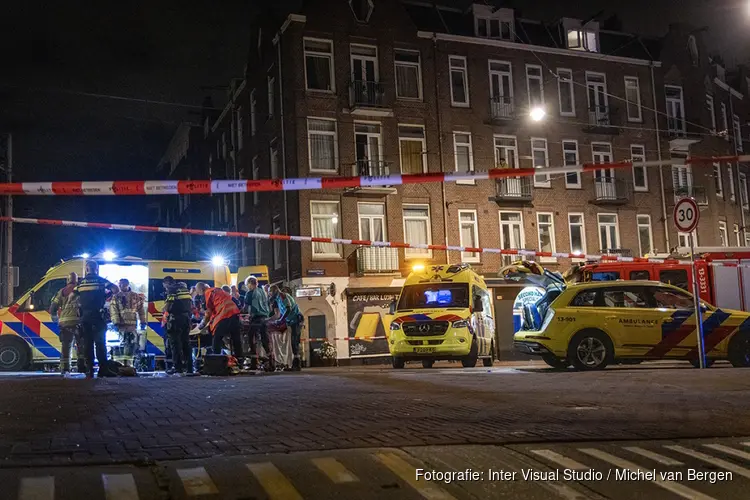 Fietser gereanimeerd na aanrijding met vluchtauto na inbraak in Amsterdam