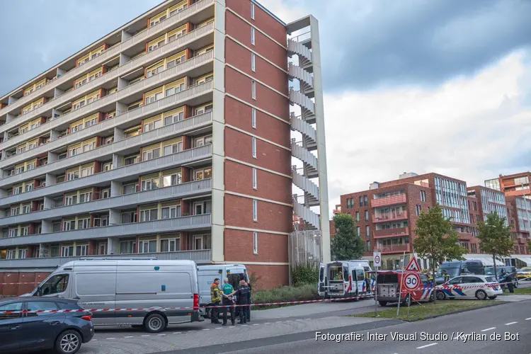 Explosieven Opruimingsdienst ter plekke bij onderzoek van politie in Amsterdam