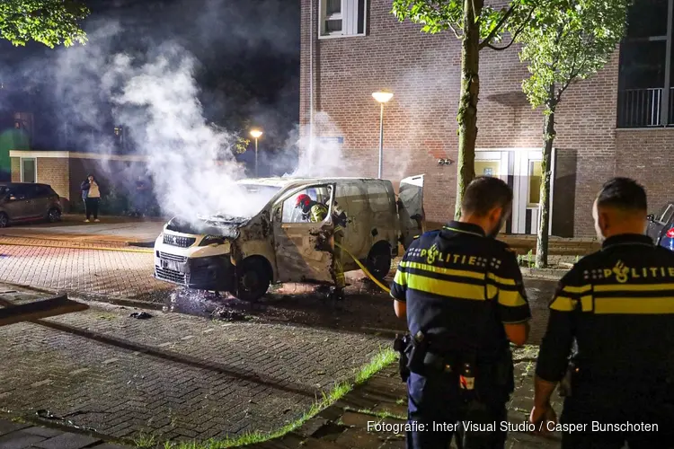 Bestelbus in brand op Kuilsenhofweg in Amsterdam-Zuidoost