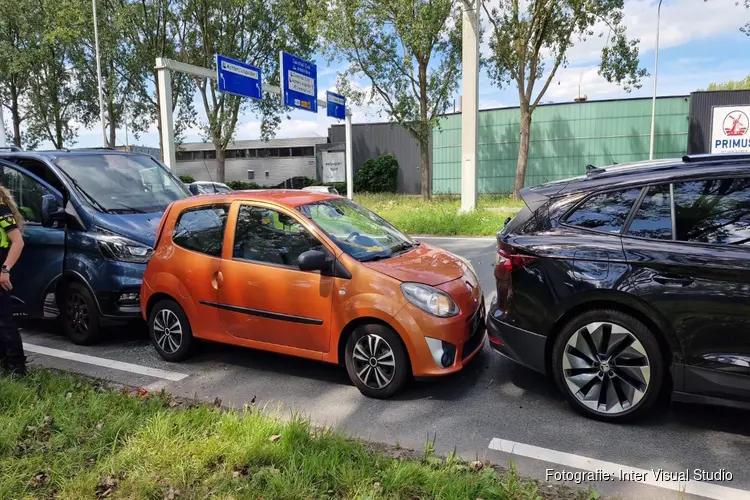 Kettingbotsing met vier auto`s op Kolkweg