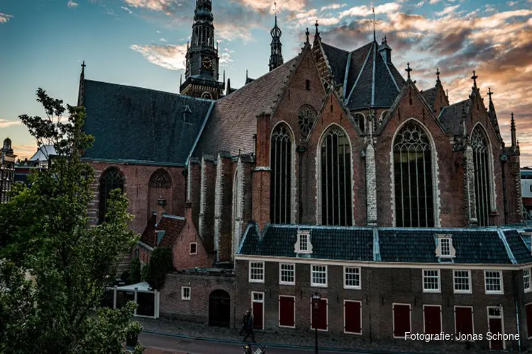 Première nieuw werk van Daan Manneke in Oude Kerk Amsterdam