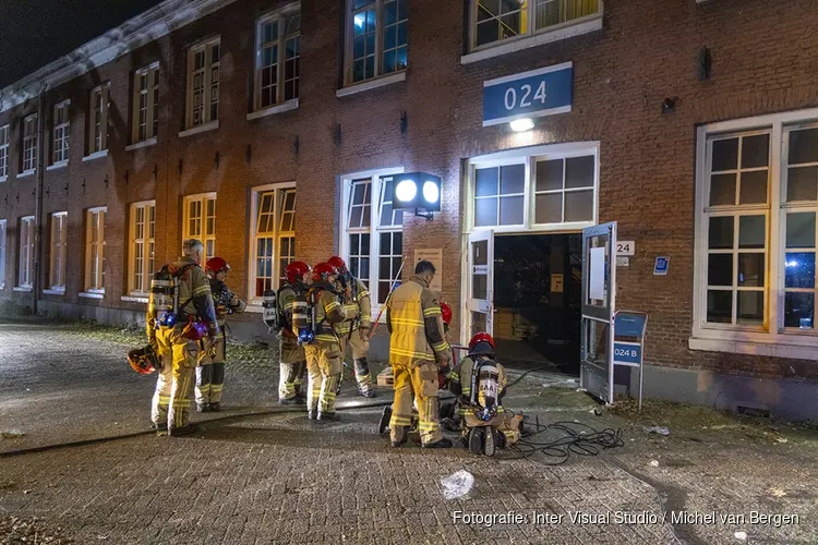 Brand op voormalig marine-terrein aan de Kattenburgerstraat