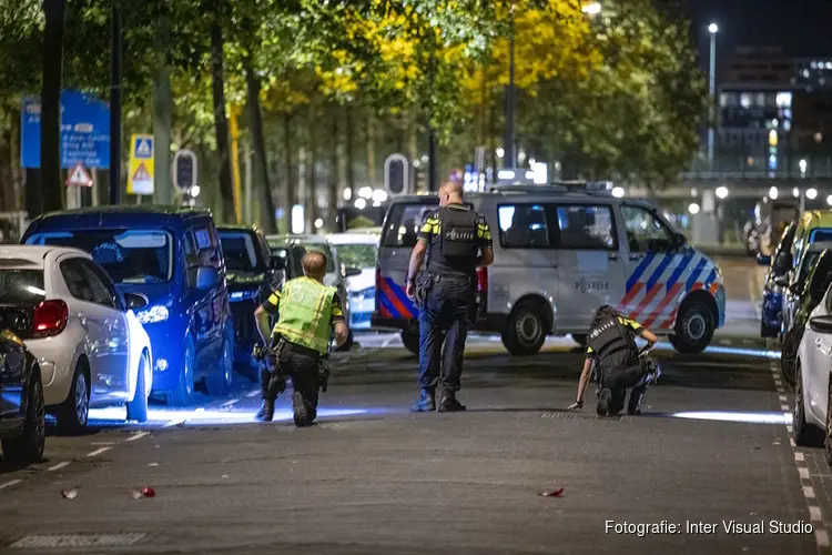 Politie onderzoekt aanrijding en mogelijke schoten Bijlmerdreef