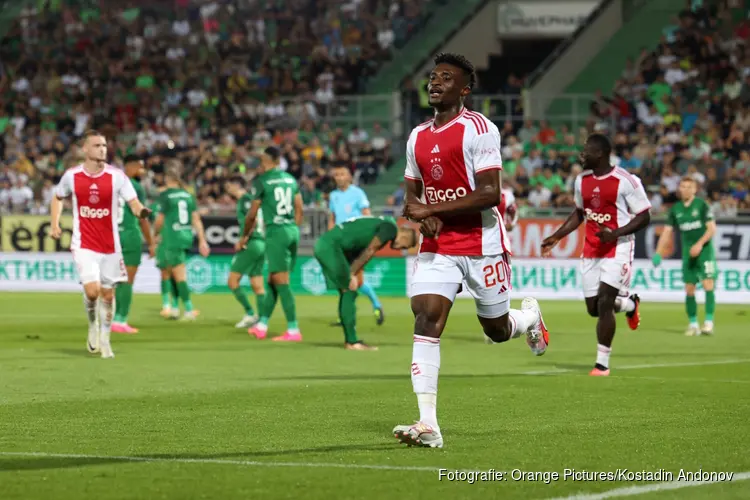 Ajax met één been in groepsfase Europa League