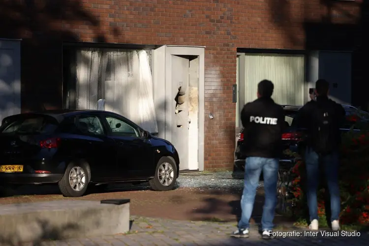 Explosie bij voordeur woning Galjootstraat