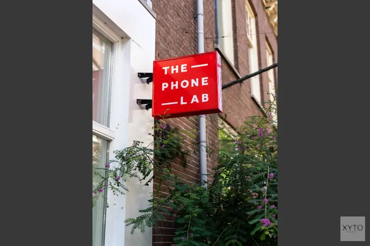 Amsterdammers kiezen vaker voor een reparatie van hun smartphone