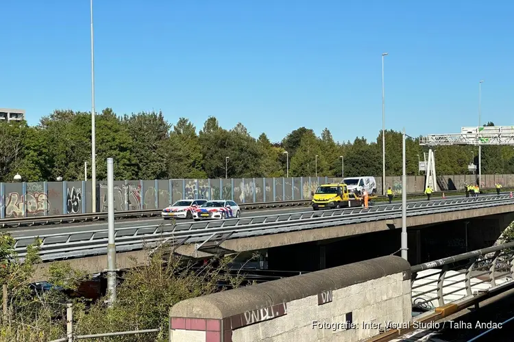 Verkeersinfarct op A10-Zuid door onwel geworden man