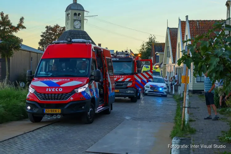 Persoon te water geraakt langs Durgerdammerdijk