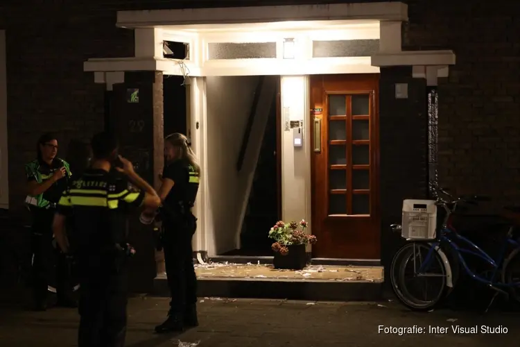 Meerdere knallen na explosie in woning; Amsterdam-Zuid