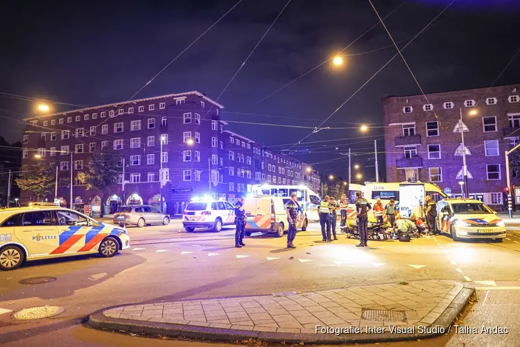 Auto rijdt door na aanrijding met scooter