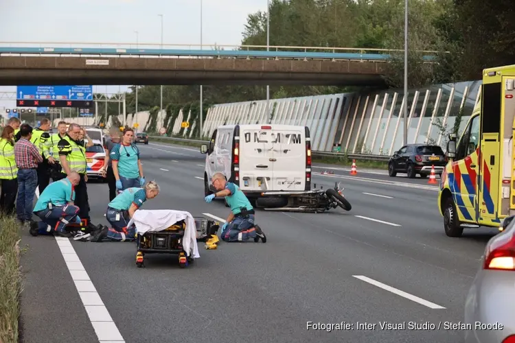 A10 deels afgesloten door ongeluk met motorfiets