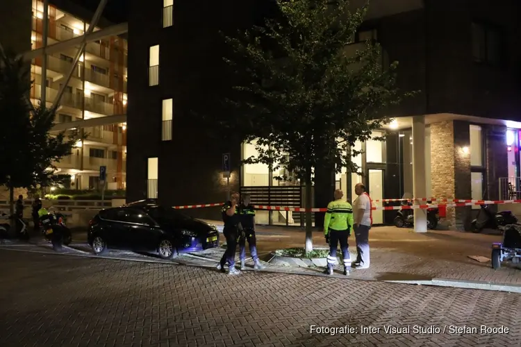 Explosie voor portiekdeur in Amsterdam-Zeeburg