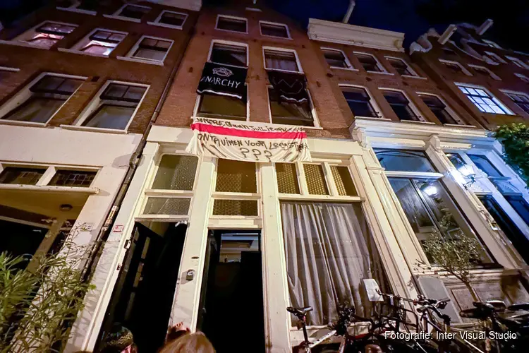 Pand aan Nieuwe Leliestraat in Amsterdam gekraakt