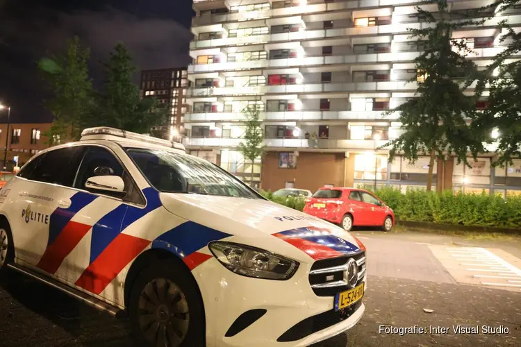 Explosie op galerij in flat in Amsterdam-Zuidoost