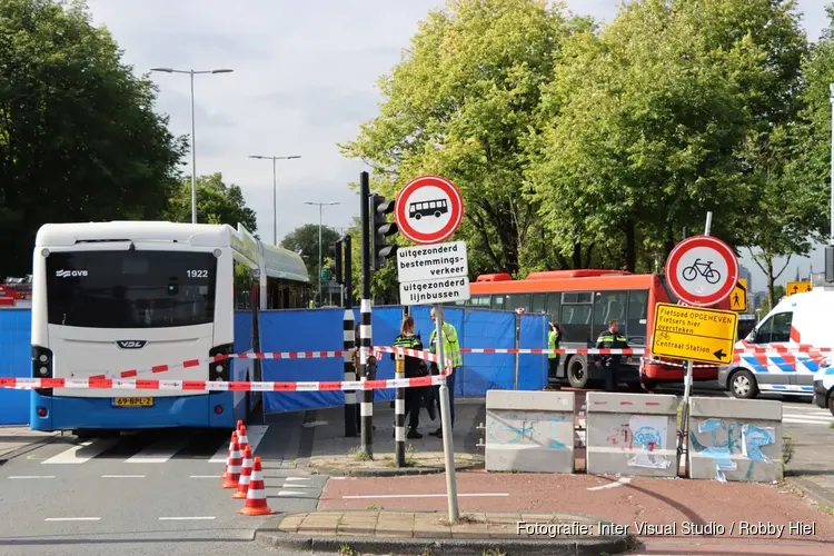 Fietser overleden door botsing met lijnbus