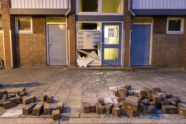 Veel schade bij explosie in portiek Ookmeerweg Amsterdam