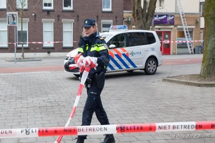 Fietser zwaargewond na aanrijding met politieauto