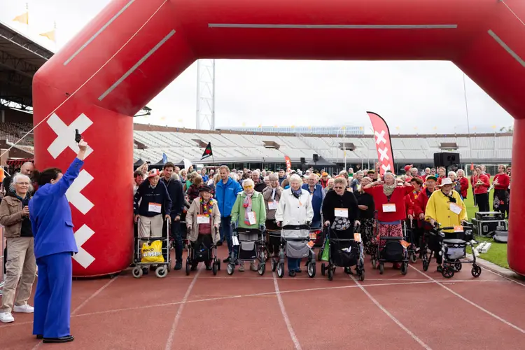 Succesvolle Nationale Rollatorloop in het Olympisch Stadion