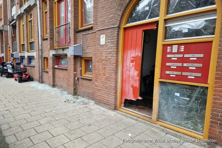 Forse schade door explosie in Derde Oosterparkstraat