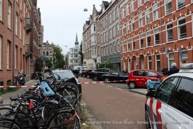 Vermoedelijk twee schietpartijen op hetzelfde tijdstip in Amsterdam