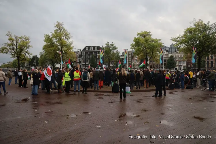 Demonstratie tegen hijsen Israëlische vlag in Amsterdam