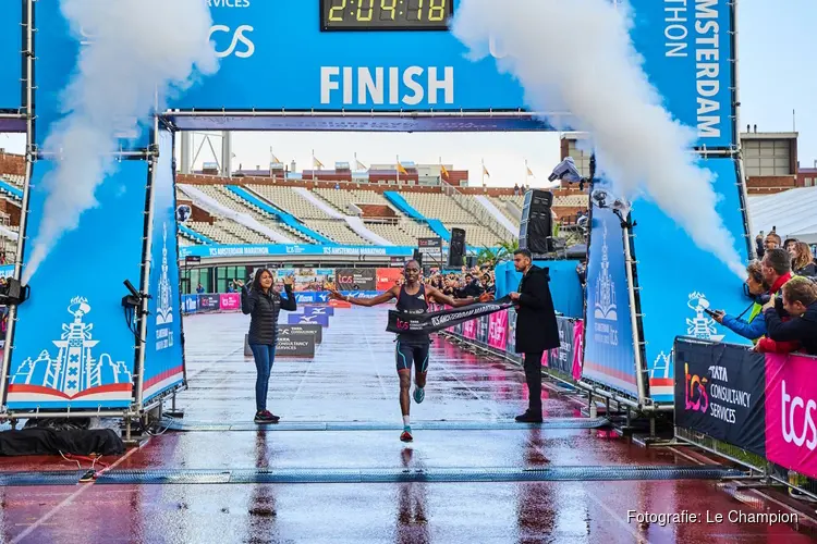 Joshua Belet en Meseret Belete winnen TCS Amsterdam Marathon. Anne Luijten loopt Olympische limiet