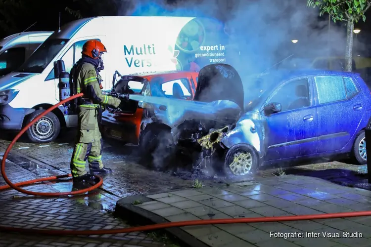 Autobrand aan Saaftingestraat in Amsterdam