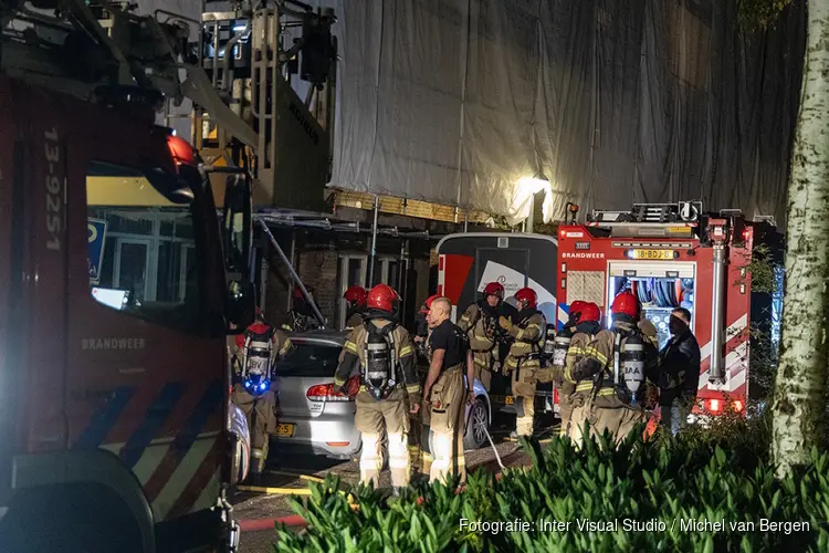 Grote woningbrand aan de Twee Koningskinderenstraat in Amsterdam