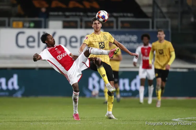 Koploper Roda JC wint nipt van hekkensluiter Jong Ajax