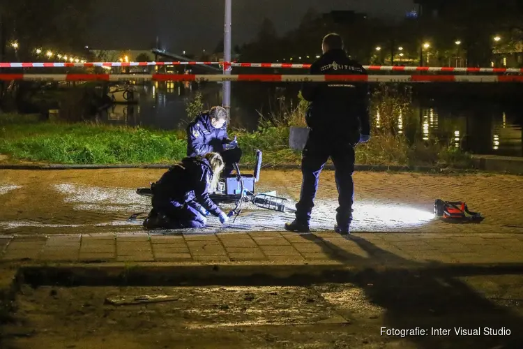 Politie-onderzoek aan Weesperzijde in Amsterdam