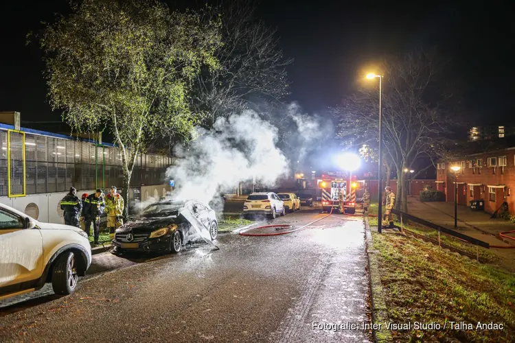 Auto uitgebrand in Amsterdam-Zuidoost