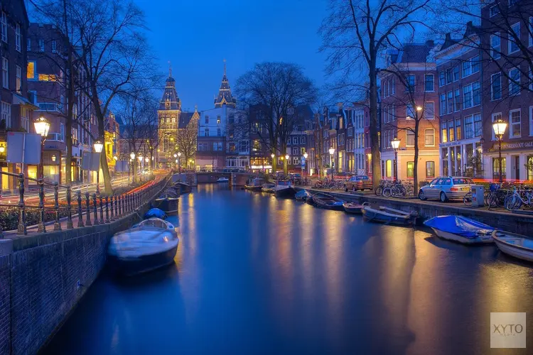 Amsterdam vanaf het water beleven tijdens het Amsterdam Light Festival