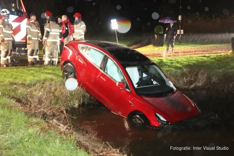 Tesla half te water in Amstelveen