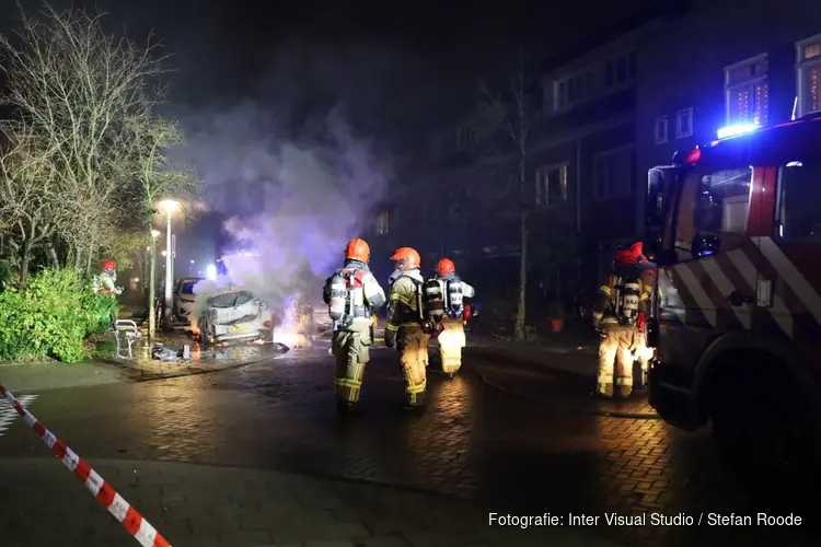 Hybride auto in brand in Amsterdam-Oost