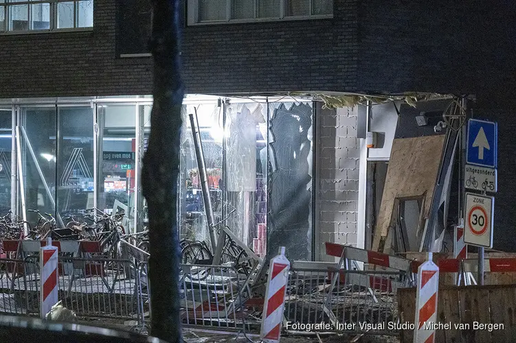 Veel schade bij plofkraak op geldmaat aan de Osdorper Ban in Amsterdam