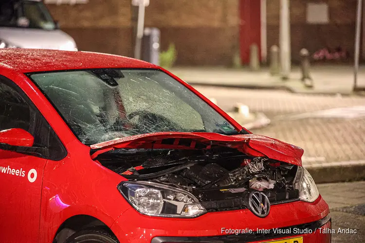 Explosie op auto in Amsterdam-West