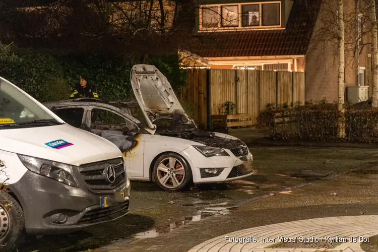 Auto door brand verwoest in Diemen