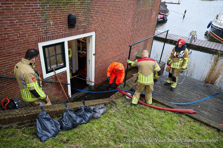 Kantoor Museum Muiderslot loopt vol met water