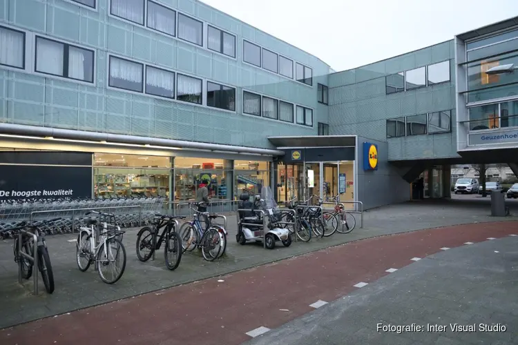 Man met steekwapen overvalt supermarkt Geuzenveld