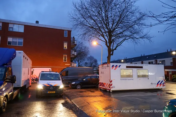 Groot politieonderzoek in Diemen na aantreffen dode en zwaargewonde