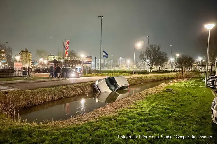 Auto te water in Weesp