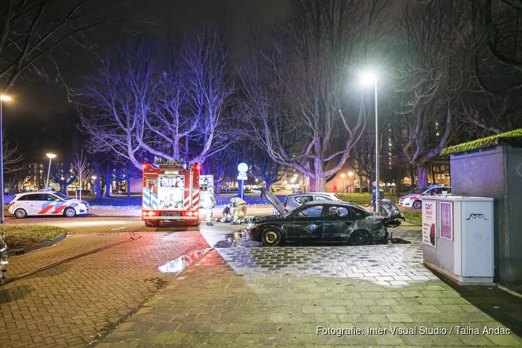 Auto door brand verwoest in Amsterdam-Noord