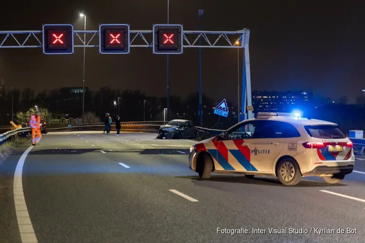 Veel schade bij ongeval op A4 in Amsterdam