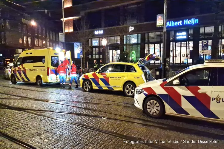 Man neergestoken in steeg van centrum Amsterdam