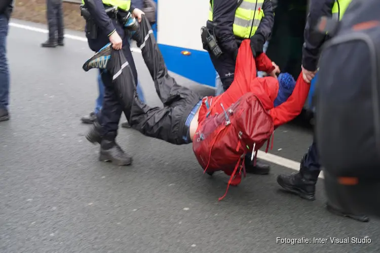 326 aanhoudingen bij verboden demonstratie A10