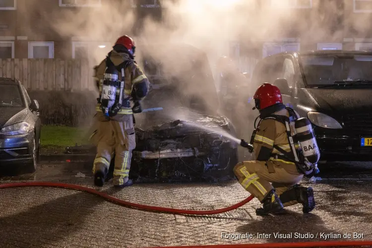 Auto door brand verwoest in Christiaan Bruiningsstraat